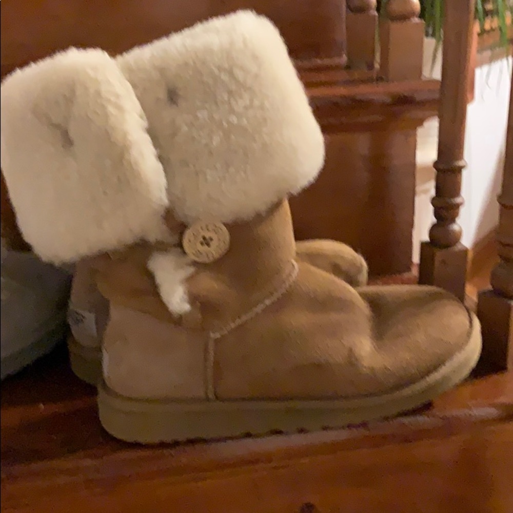 Ugg boots color Carmel size 8